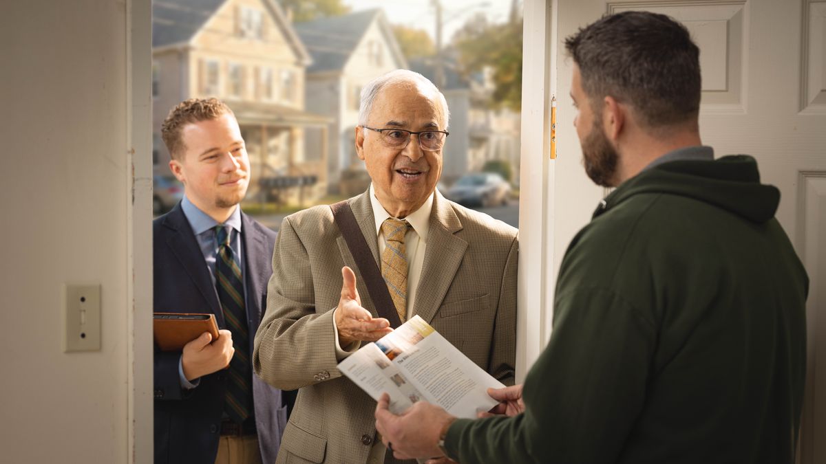 The elderly brother from a previous image shares the truth with a man he meets in the door-to-door ministry.