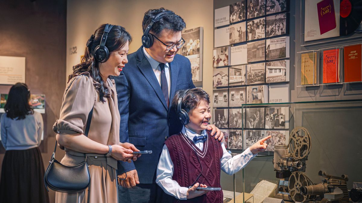 Parents and their young son enjoy a museum exhibit at Bethel.